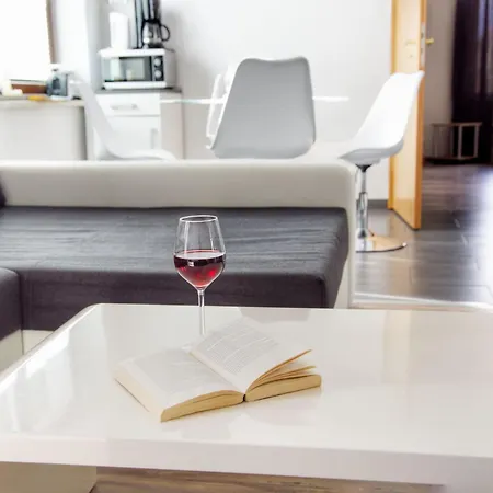 Apartamento Mit Terrasse By Interhome